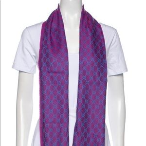 Authentic Gucci wool scarf in purple